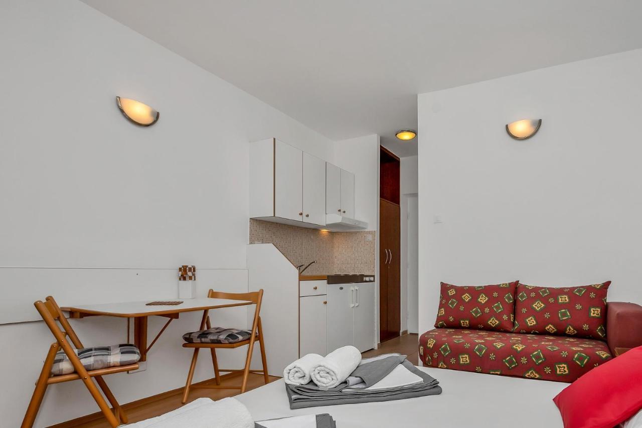 Apartments And Rooms By The Sea Baska Voda, Makarska - 2578 Bagian luar foto
