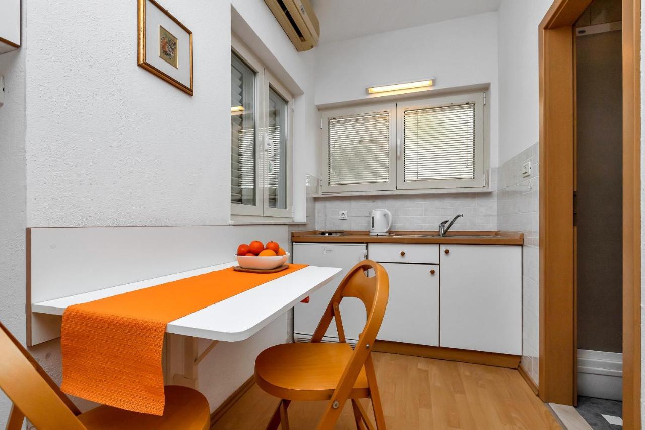 Apartments And Rooms By The Sea Baska Voda, Makarska - 2578 Bagian luar foto