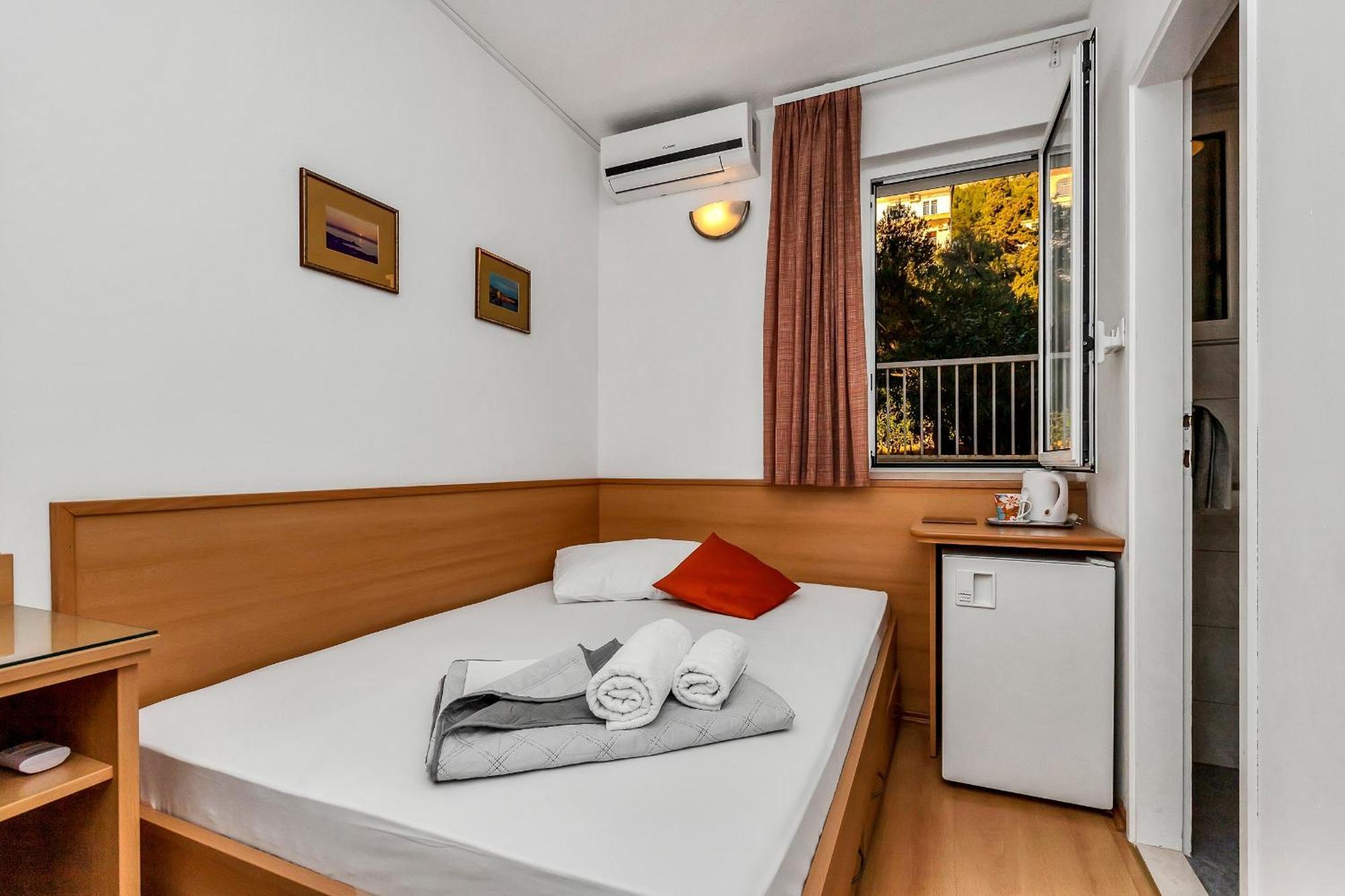 Apartments And Rooms By The Sea Baska Voda, Makarska - 2578 Bagian luar foto